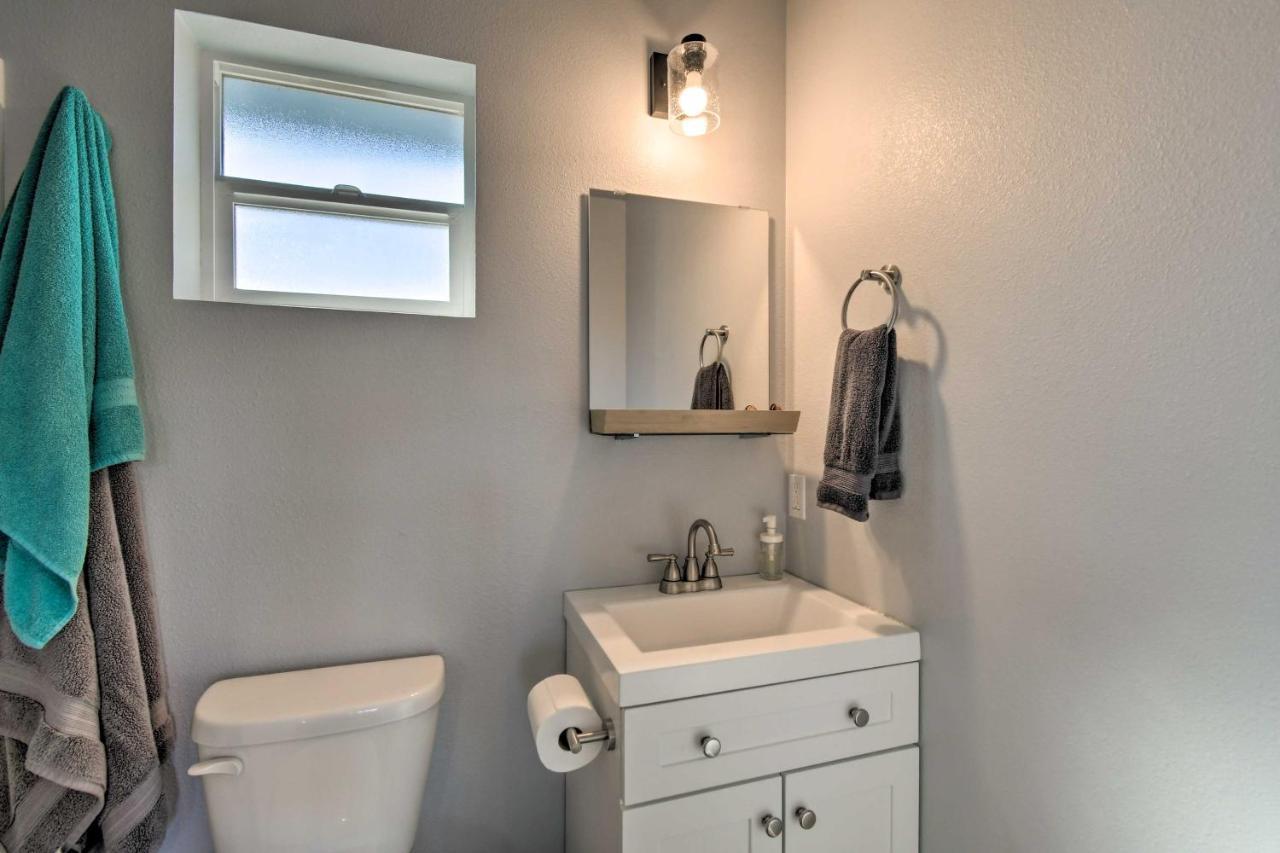 Canal Cottage Retreat With Dock And Waterfront Views Ocean Shores Exterior foto