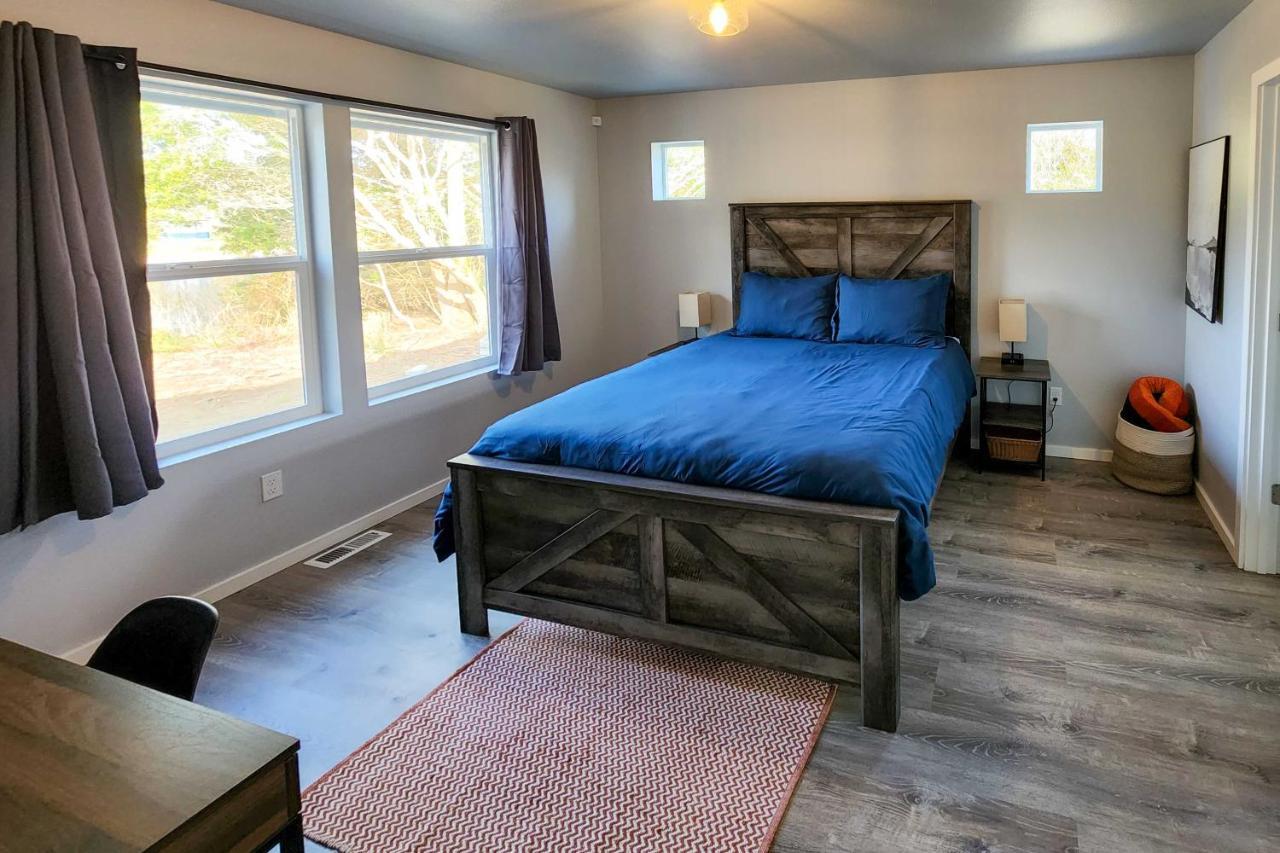 Canal Cottage Retreat With Dock And Waterfront Views Ocean Shores Exterior foto
